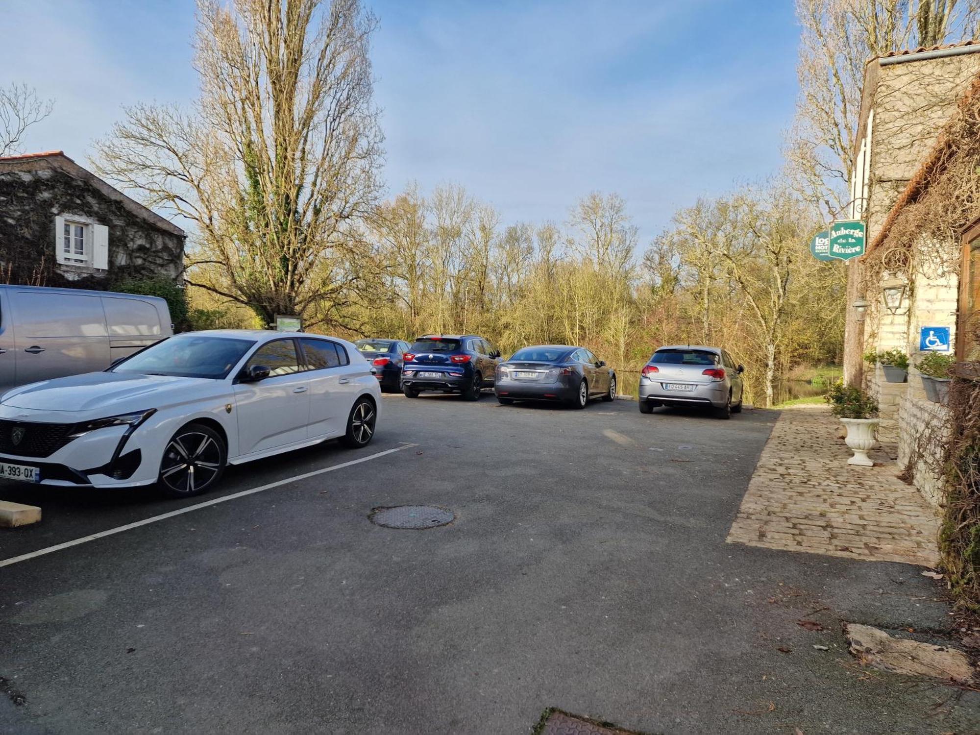 Logis Auberge De La Riviere Les Velluire-sur-Vendee Exteriör bild
