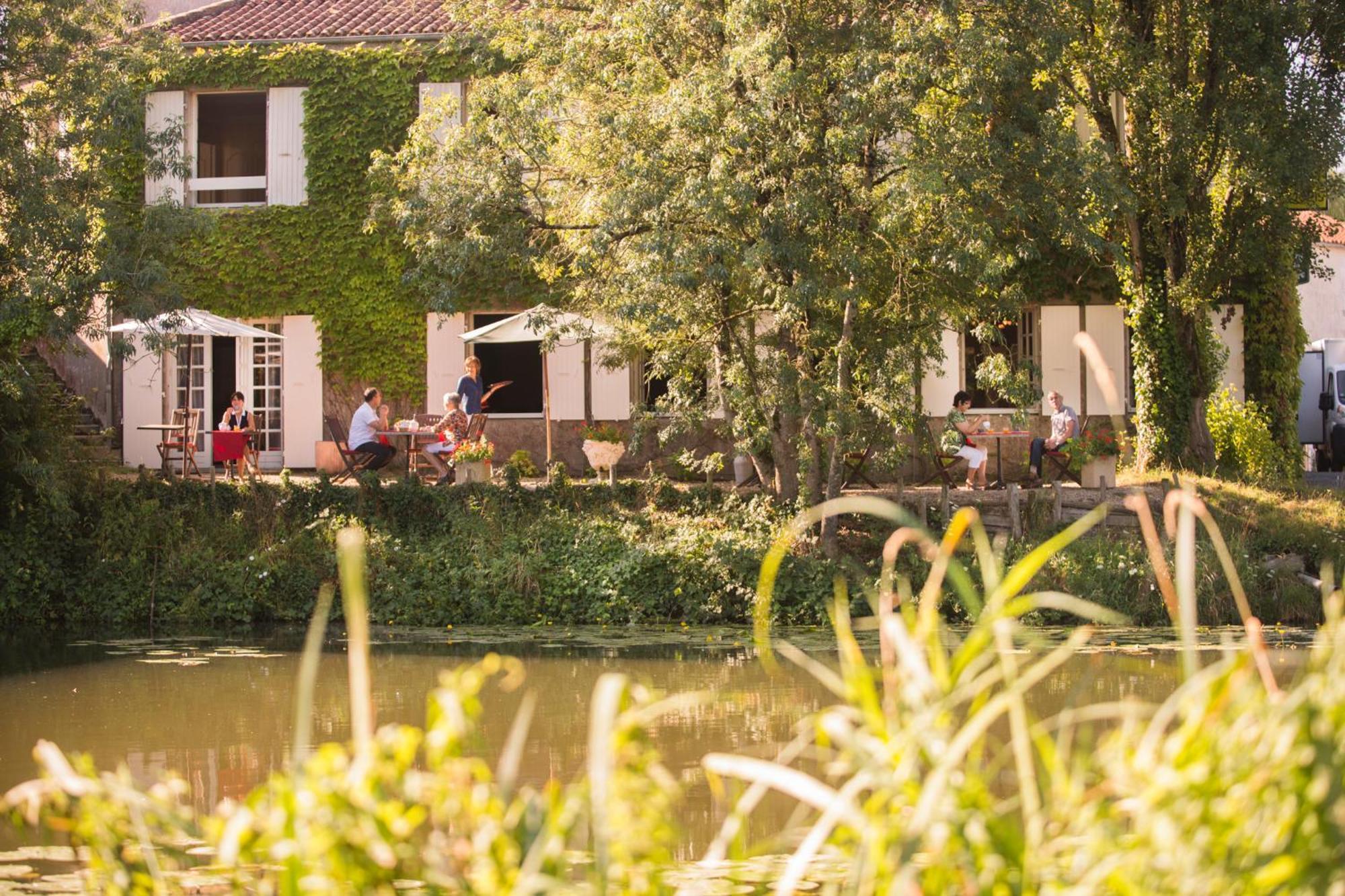 Logis Auberge De La Riviere Les Velluire-sur-Vendee Exteriör bild