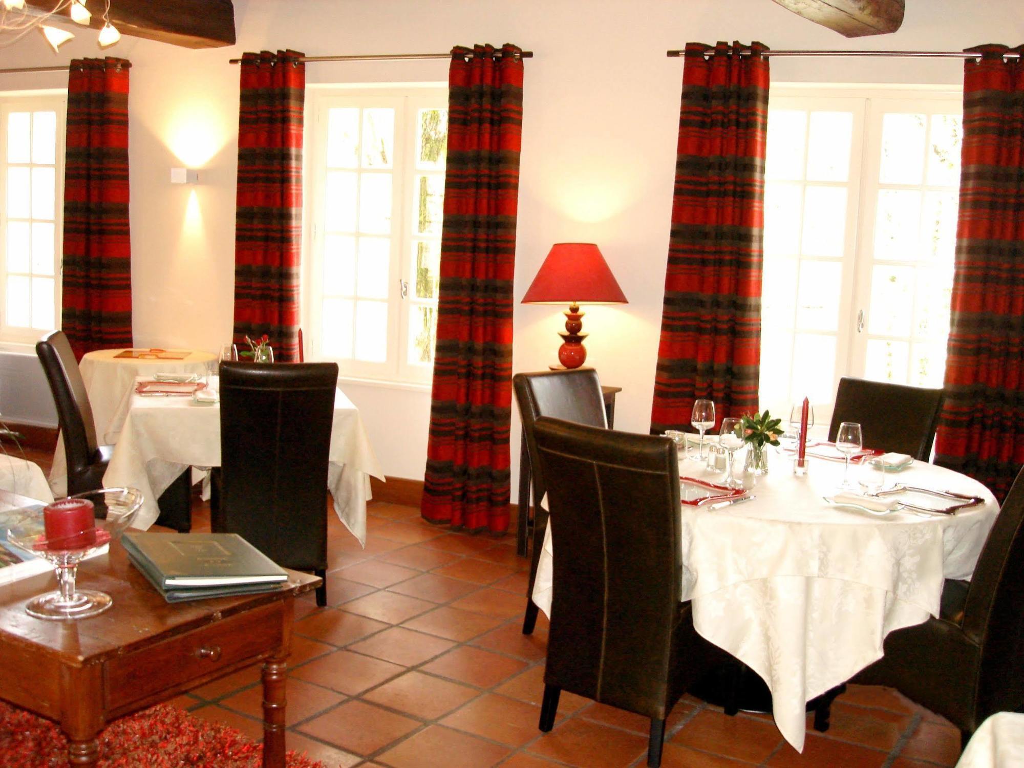 Logis Auberge De La Riviere Les Velluire-sur-Vendee Exteriör bild