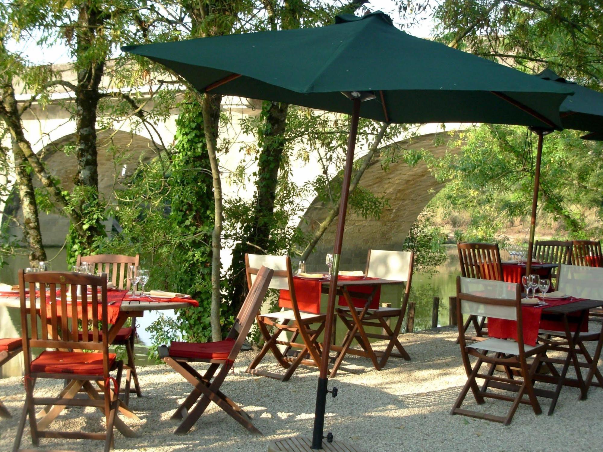 Logis Auberge De La Riviere Les Velluire-sur-Vendee Exteriör bild